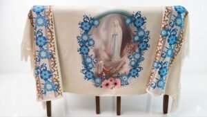 CED5C9B3-A1DC-4435-B570-E04E634ADF1A_1_105_c Manto Virgen de Lourdes